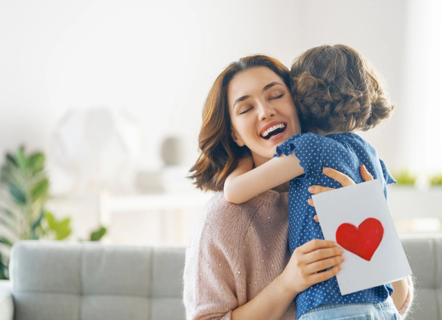 Mum receiving Mother's Day Card