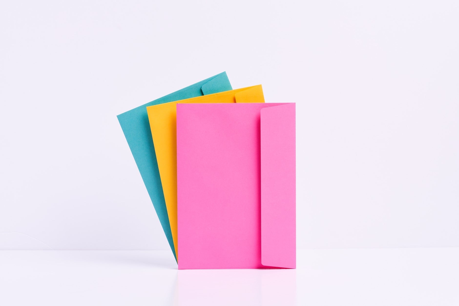 Unveiling the Visual Impact of Coloured Envelopes